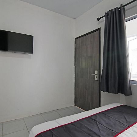 Oyo 92300 Koala House Hotel Pekanbaru Exterior photo