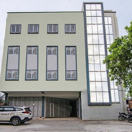 Oyo 92300 Koala House Hotel Pekanbaru Exterior photo