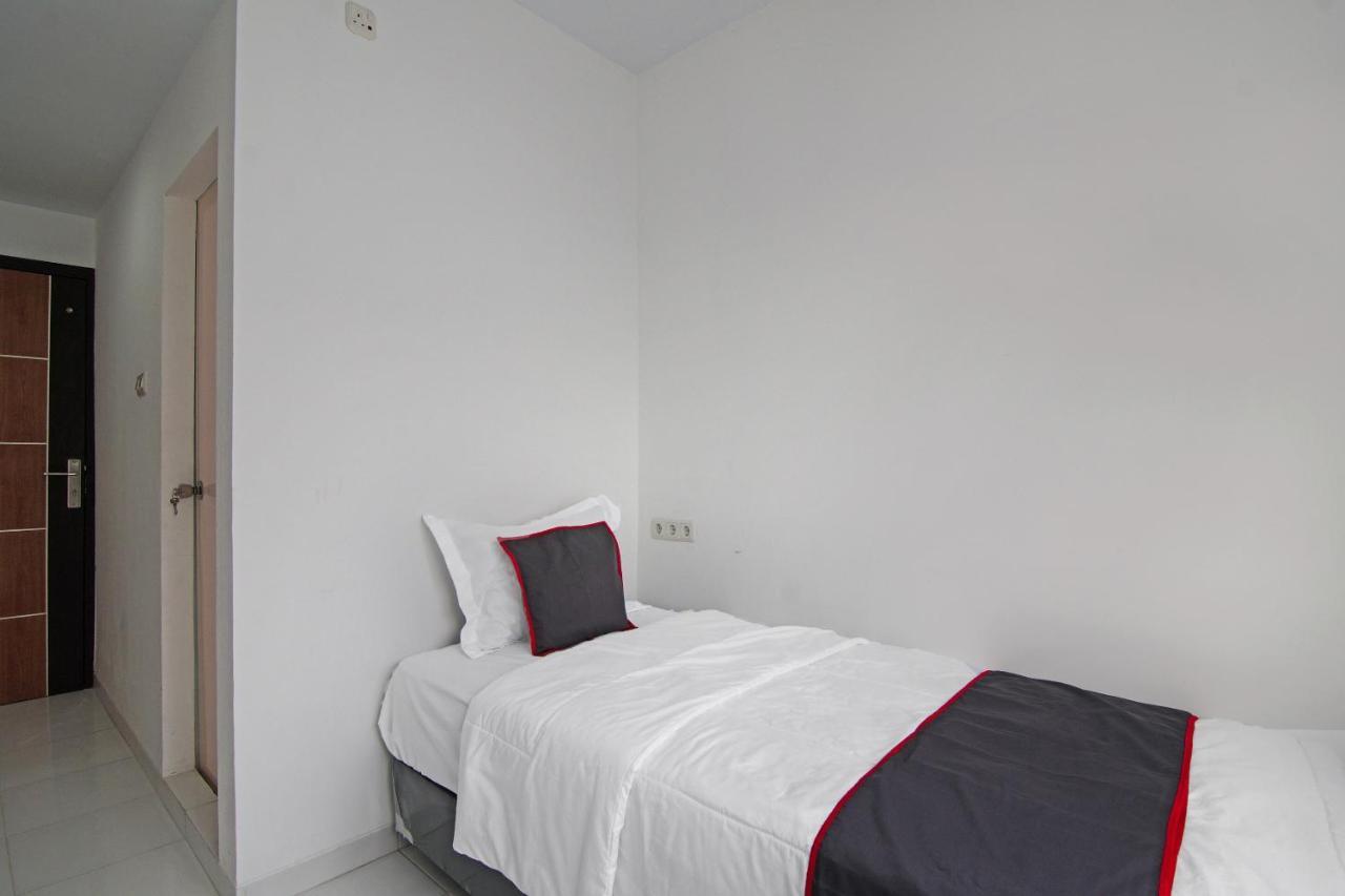 Oyo 92300 Koala House Hotel Pekanbaru Exterior photo