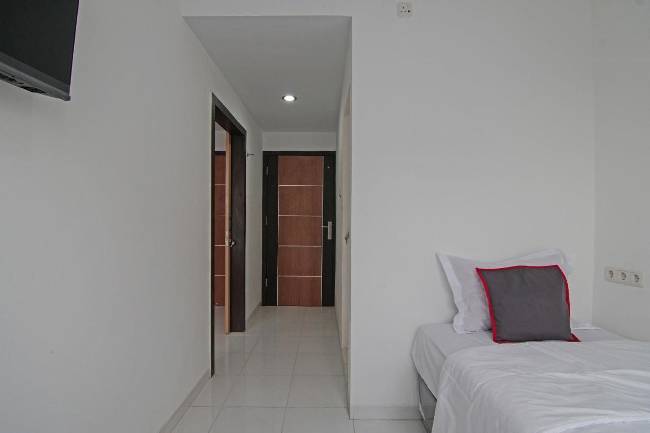 Oyo 92300 Koala House Hotel Pekanbaru Exterior photo