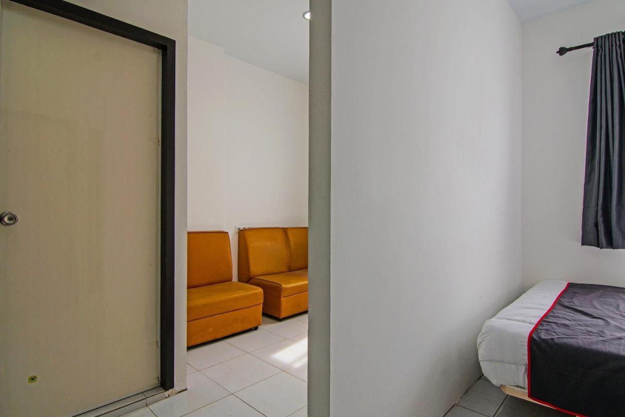 Oyo 92300 Koala House Hotel Pekanbaru Exterior photo