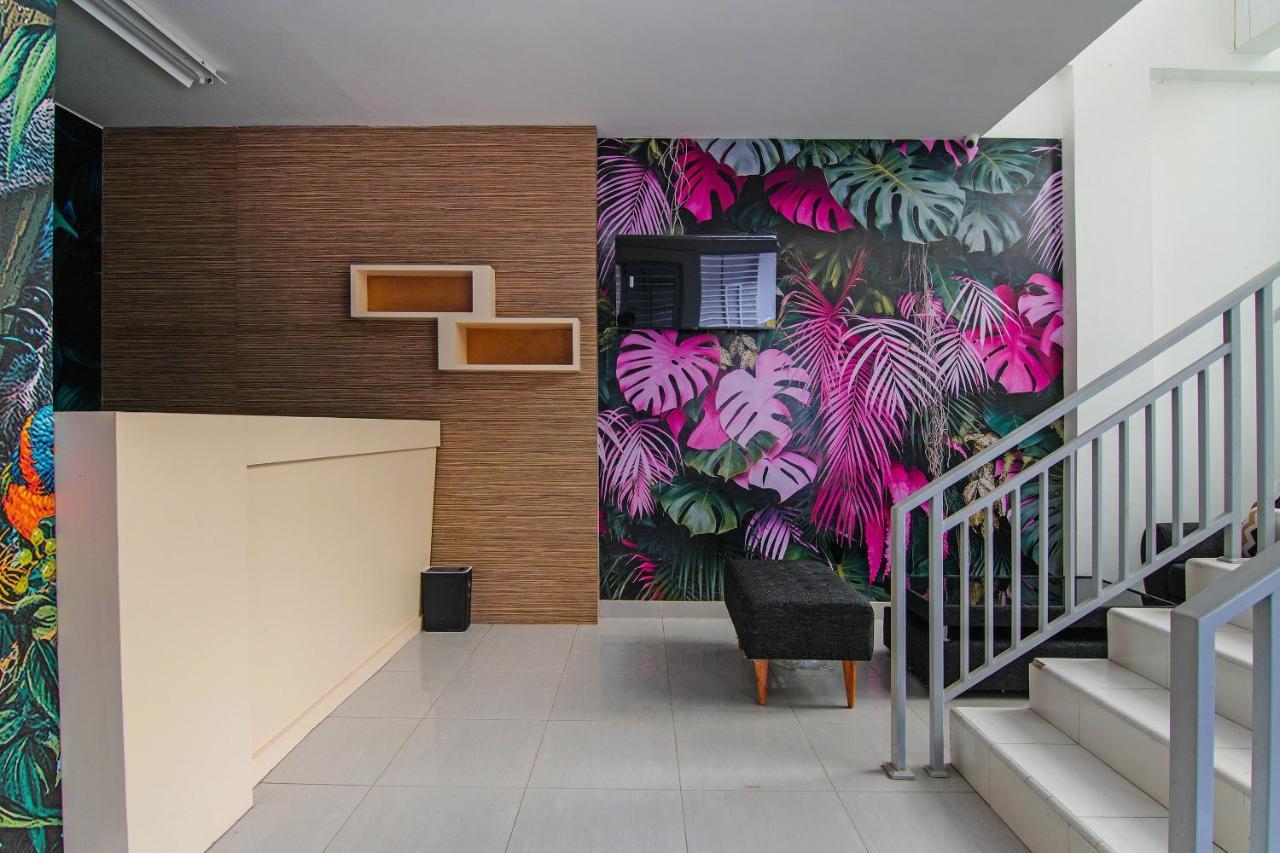 Oyo 92300 Koala House Hotel Pekanbaru Exterior photo