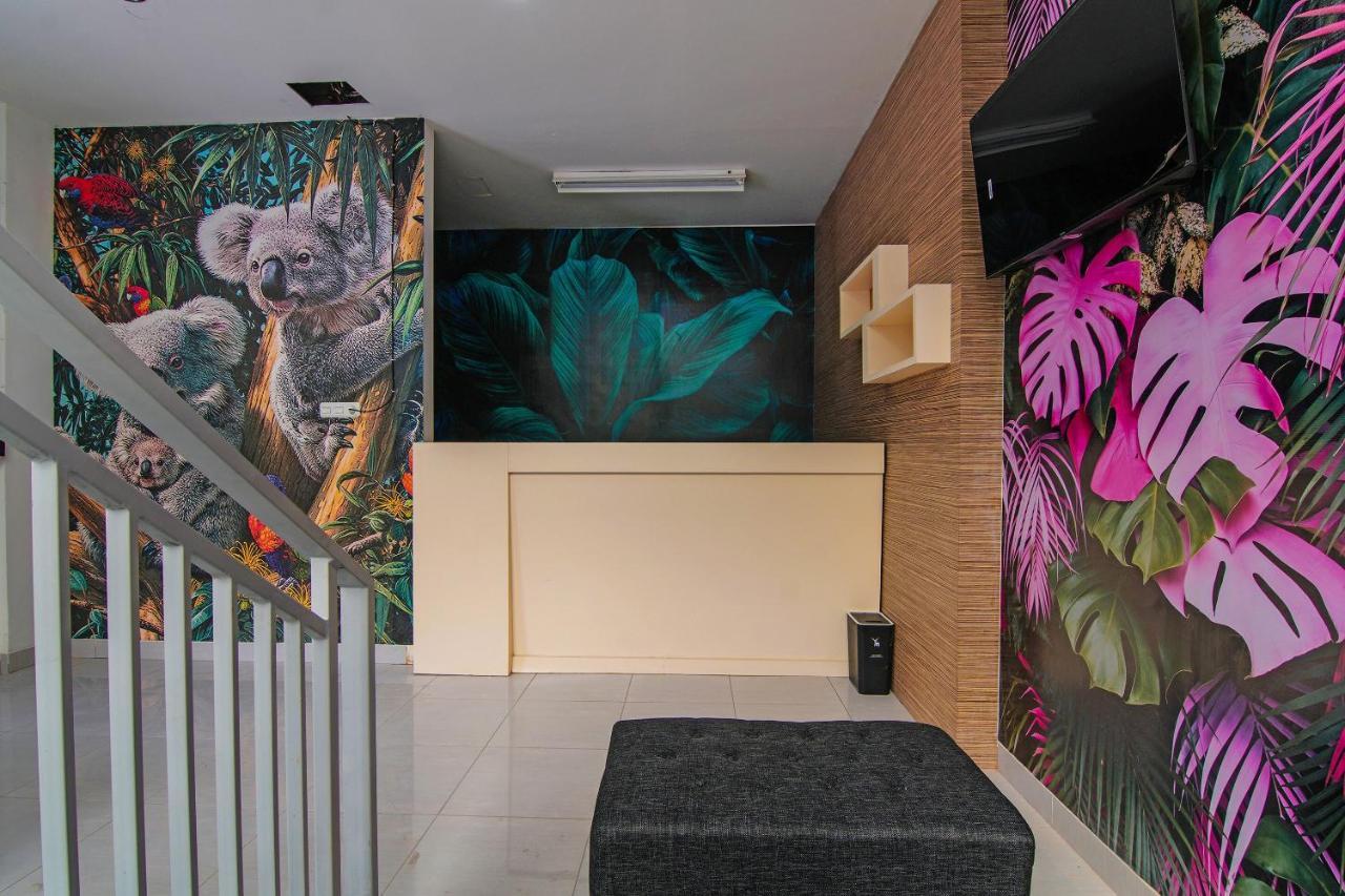 Oyo 92300 Koala House Hotel Pekanbaru Exterior photo
