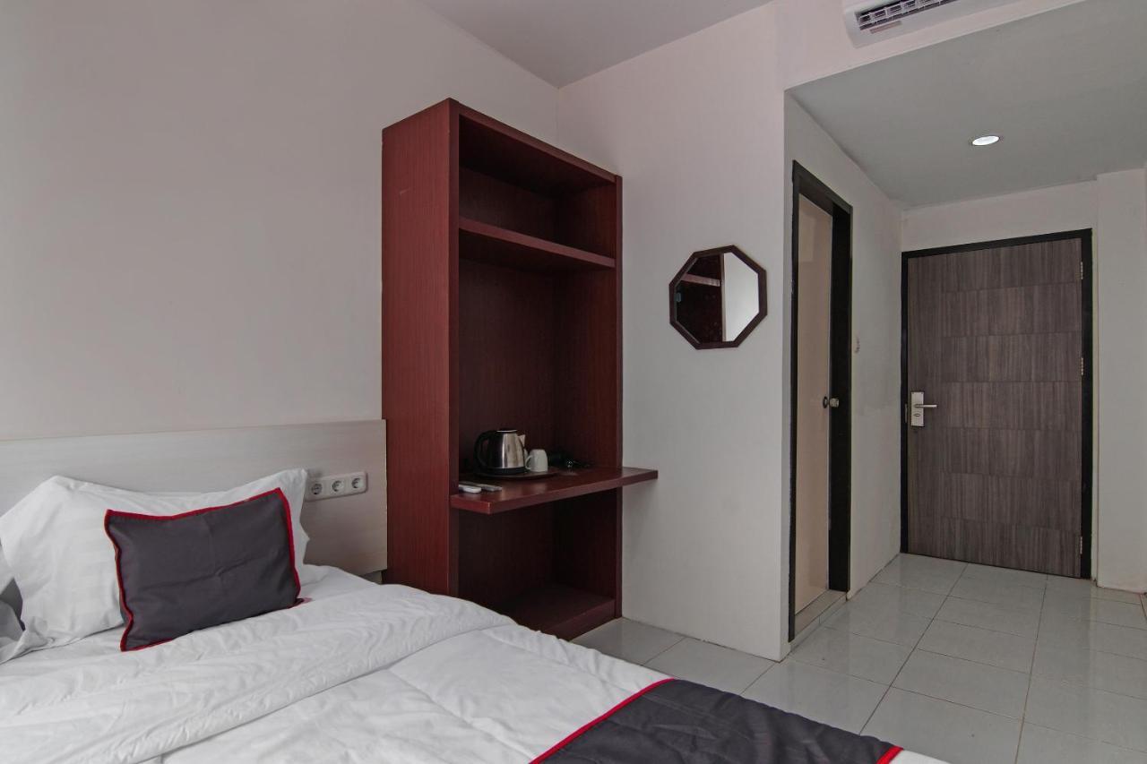 Oyo 92300 Koala House Hotel Pekanbaru Exterior photo
