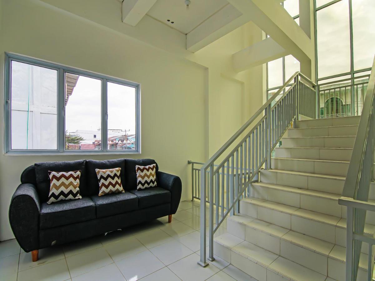 Oyo 92300 Koala House Hotel Pekanbaru Exterior photo